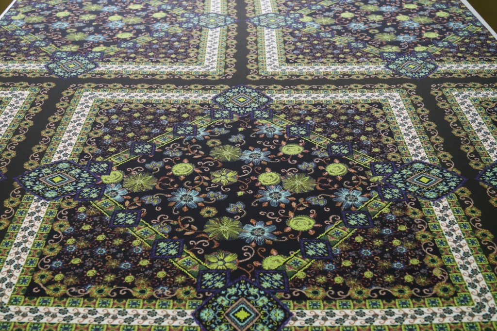 Женский платок из искусственного шелка Женский платок из искусственного шелка
