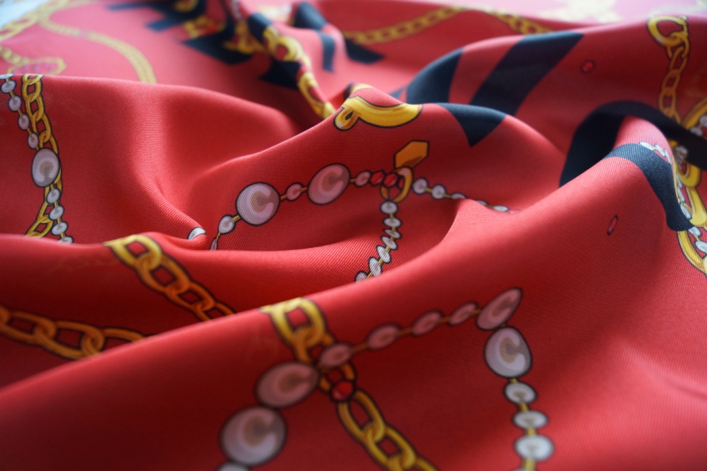 Женский платок из искусственного шелка Balenciaga Женский платок из искусственного шелка Balenciaga