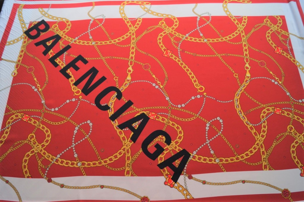 Женский платок из искусственного шелка Balenciaga Женский платок из искусственного шелка Balenciaga