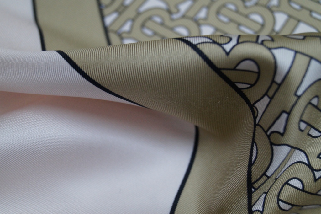 Шелковый платок Burberry Шелковый платок Burberry