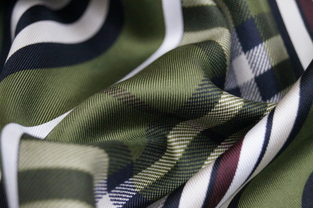 Шелковый платок Burberry Шелковый платок Burberry